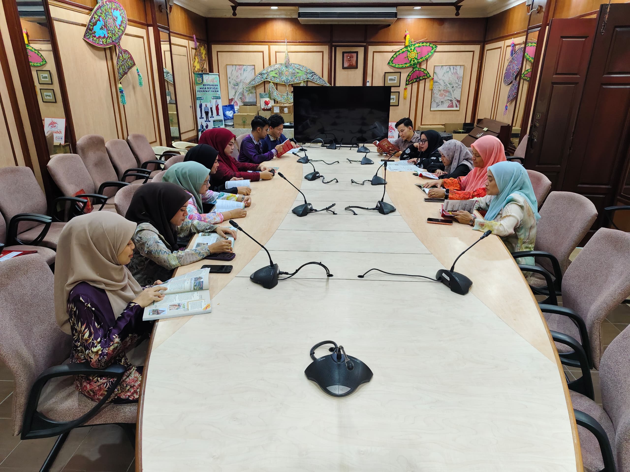PROGRAM JOM BACA BERSAMA 10 MINIT MEMBACA MENGGEMBIRAKAN  MEMBACA MEMBINA BANGSA