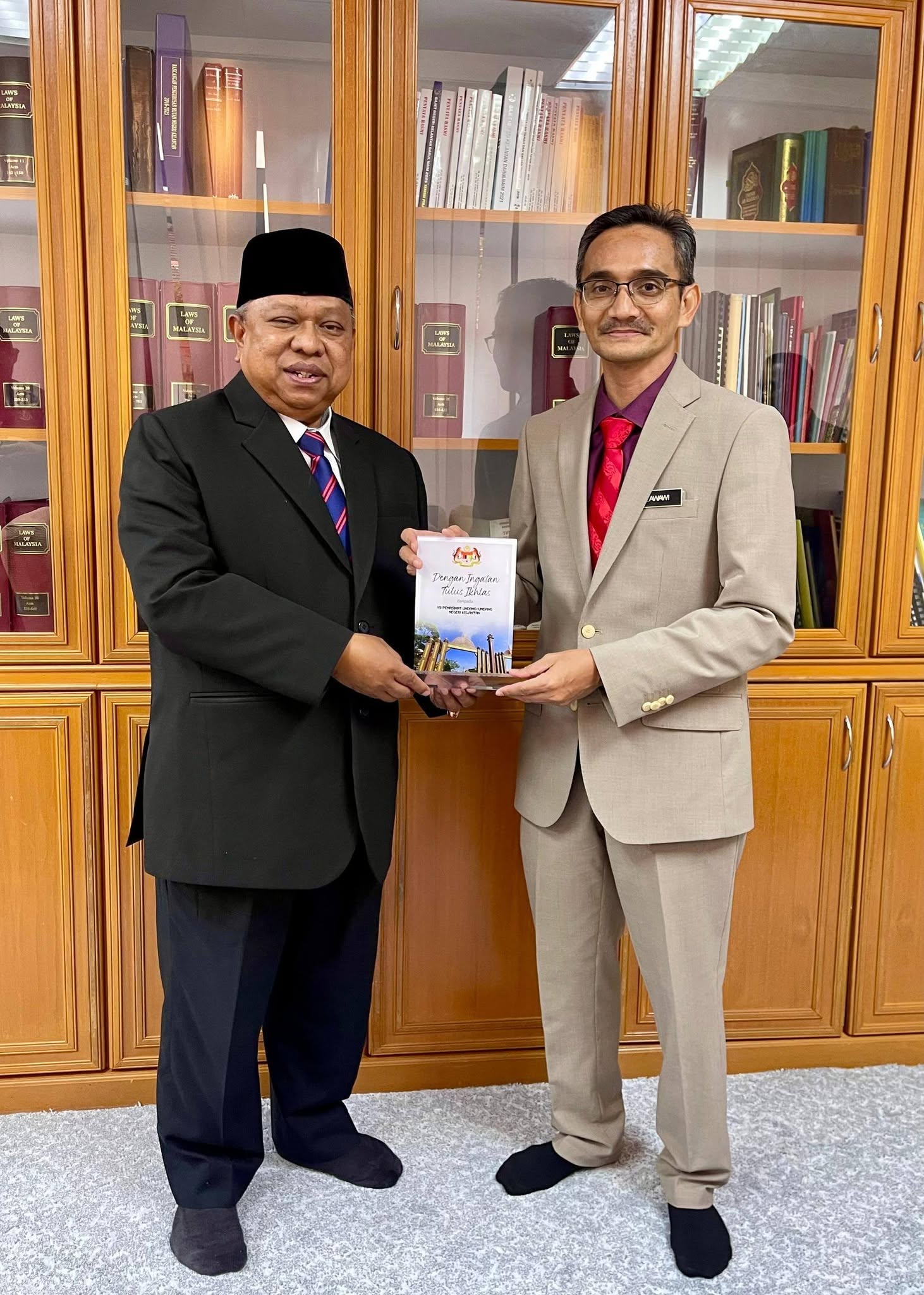 KUNJUNGAN HORMAT YANG AMAT ARIF KETUA HAKIM SYARIE NEGERI KELANTAN KEPADA YANG BERHORMAT PENASIHAT UNDANGUNDANG NEGERI KELANTAN