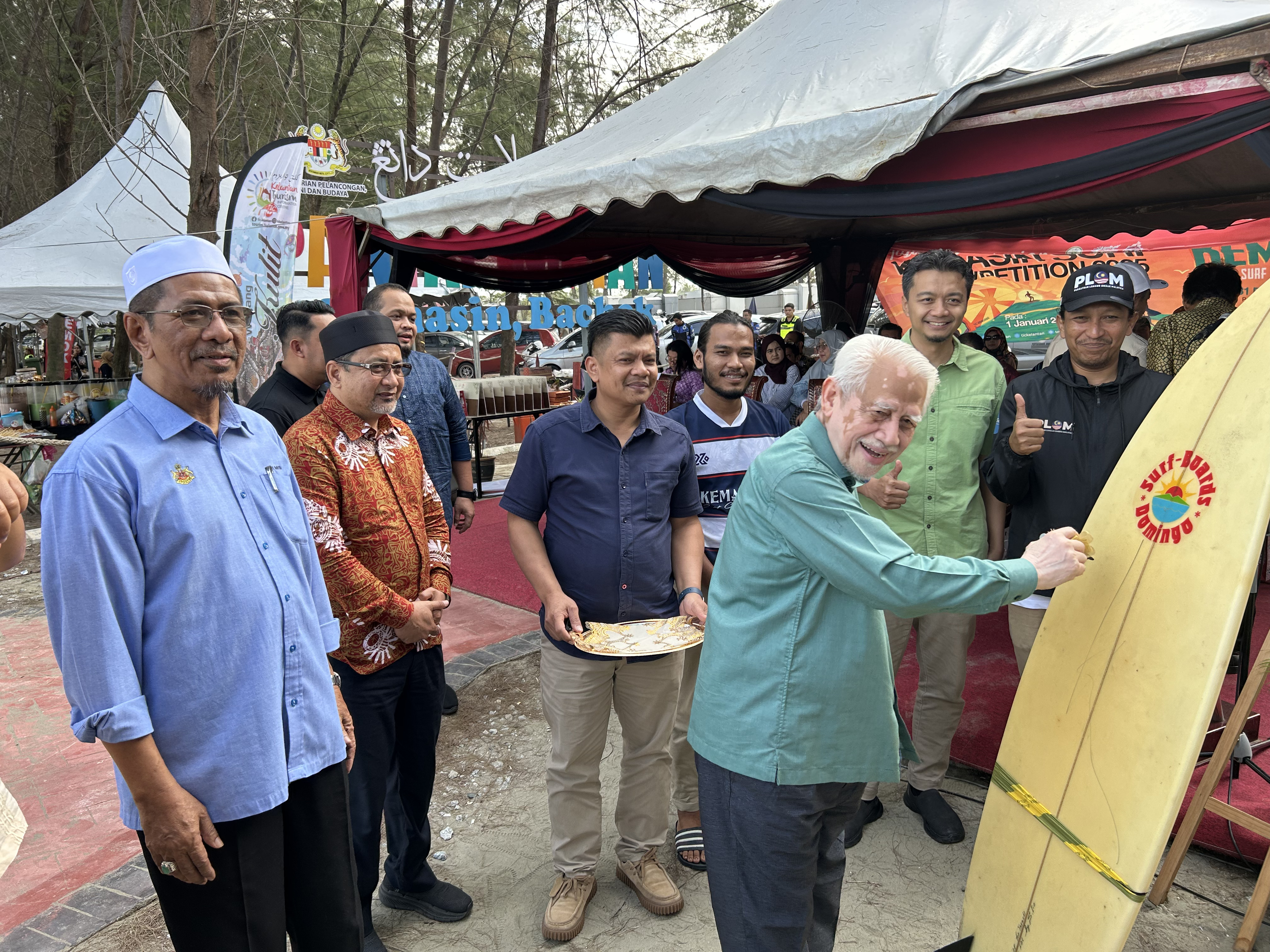 MAJLIS PERASMIAN KEMASIN BEACH SURF COMPETITION