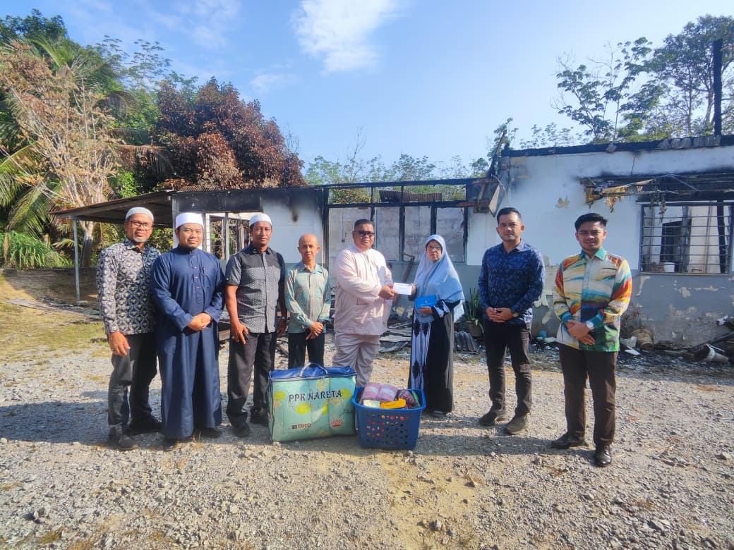 Penyampaian Bantuan Kepada Mangsa Kebakaran
