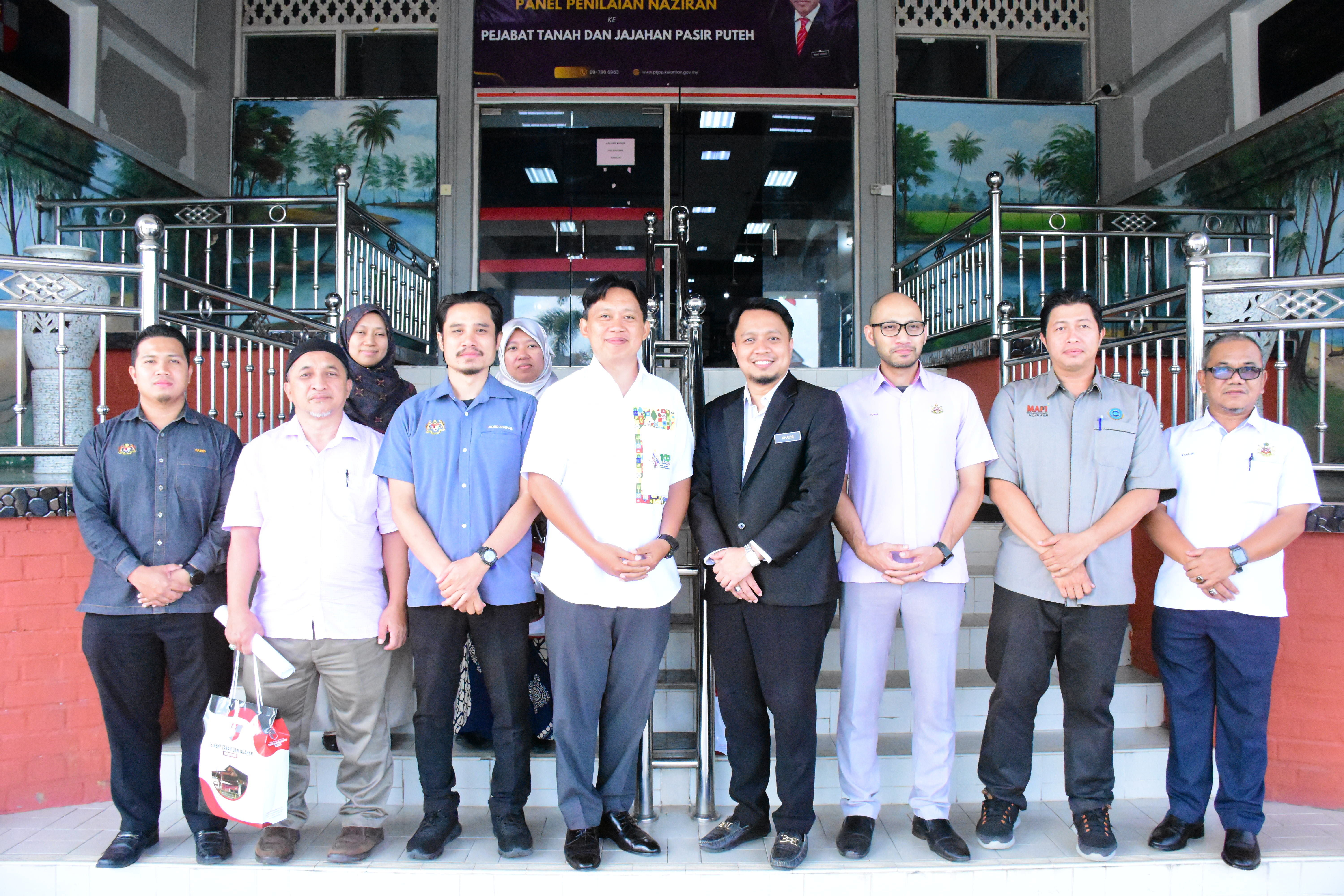 Lawatan Kerja IADA Kemasin Semerak dan wakil Kementerian Pertanian dan Keterjaminan Makanan KPKM