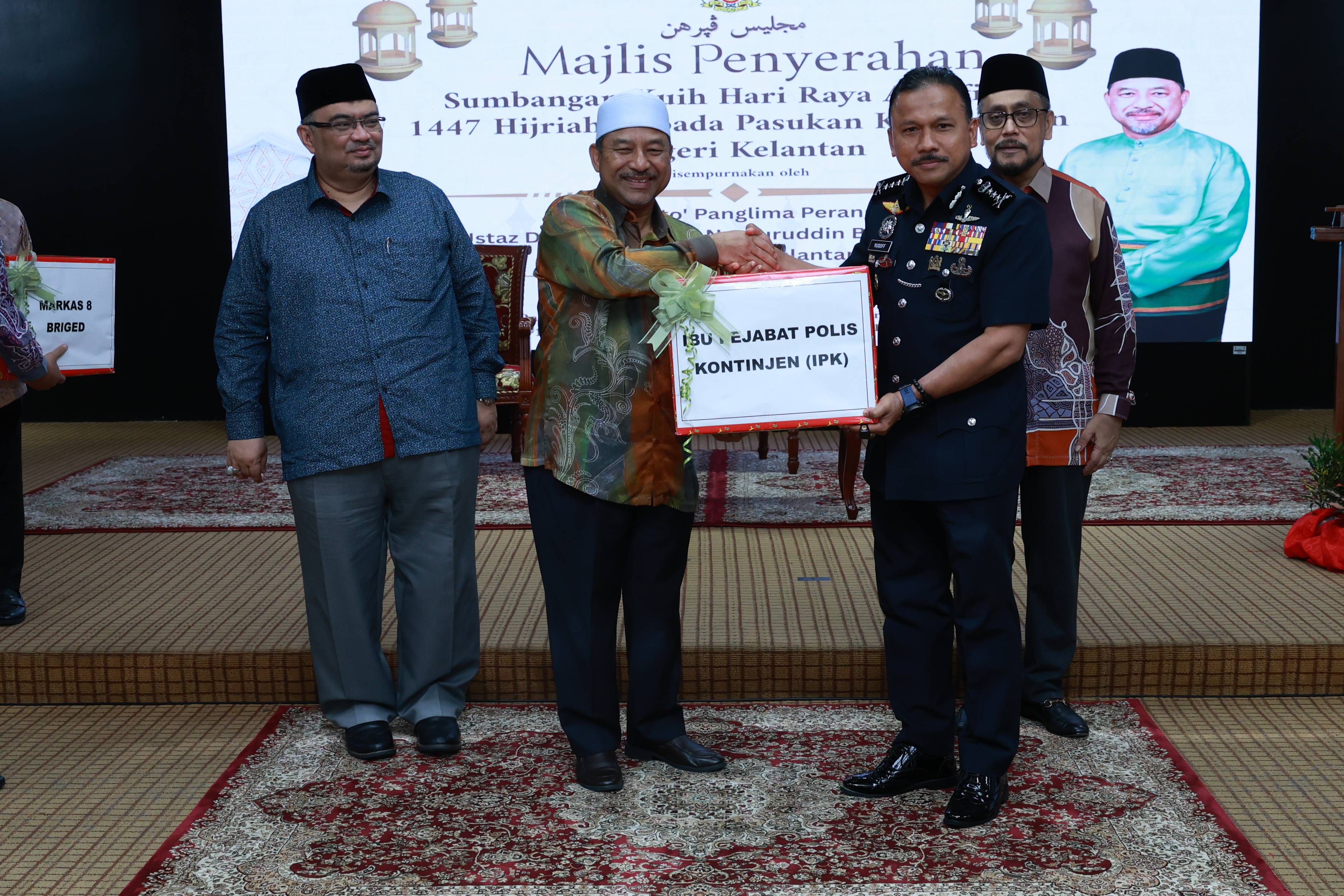 Majlis Pembahagian Kuih Raya Kepada Anggota Keselamatan