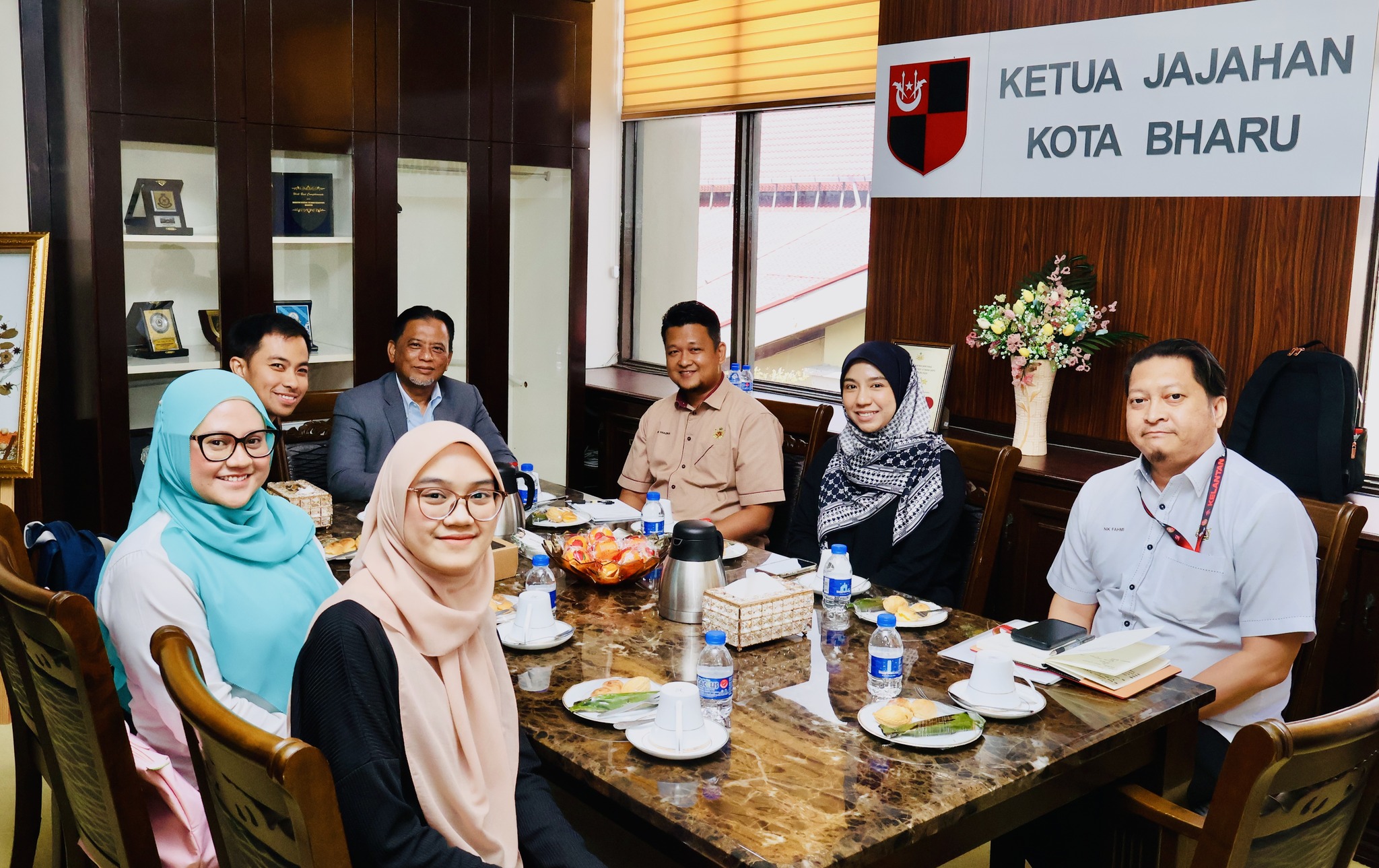 MAJLIS KUNJUNGAN HORMAT YAYASAN PETRONAS BERSAMA KETUA JAJAHAN