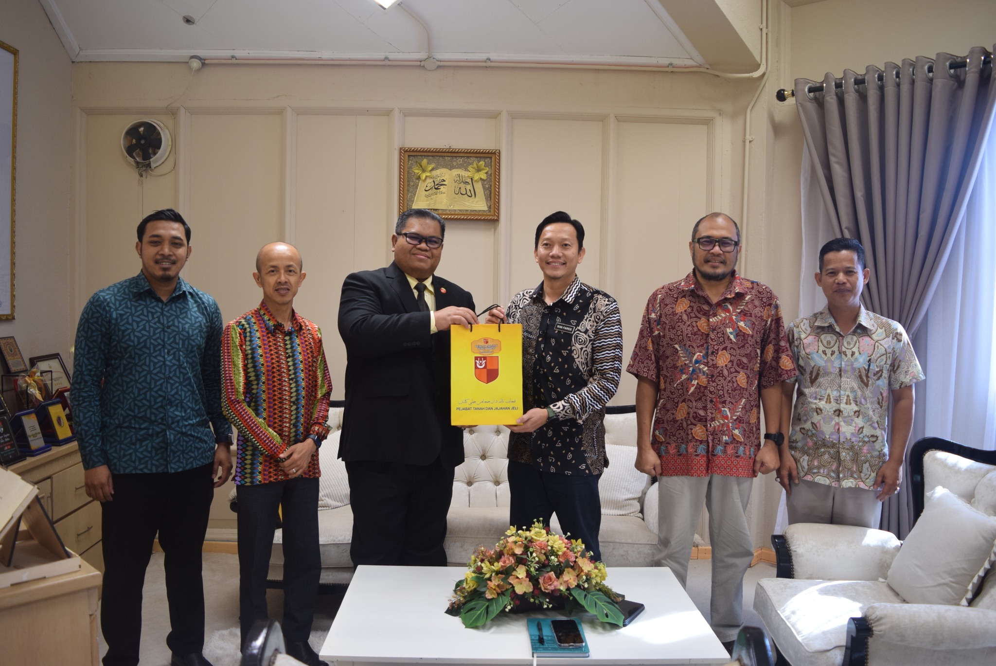 Kunjungan Hormat Jabatan Kerja Raya JKR Jajahan Jeli Ke Pejabat Tanah Dan Jajahan Jeli