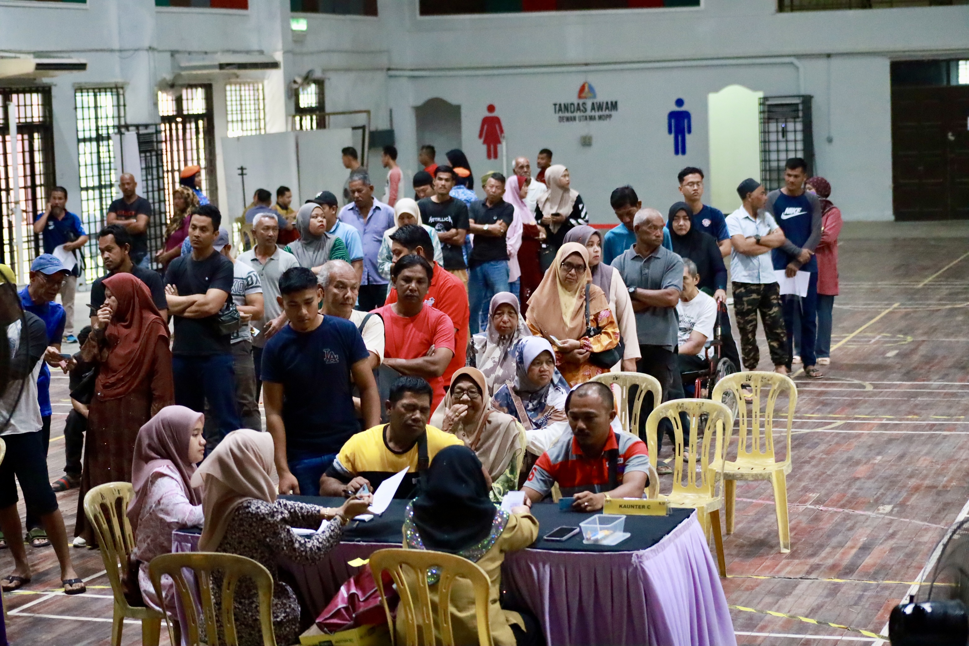 PROGRAM AGIHAN BANTUAN WANG IHSAN BWI KEPADA KIR YANG BERPINDAH KE PPS DISEBABKAN BENCANA BANJIR TIMUR LAUTMTL BAGI JAJAHAN PASIR PUTEHMACHANG DAN BACHOK