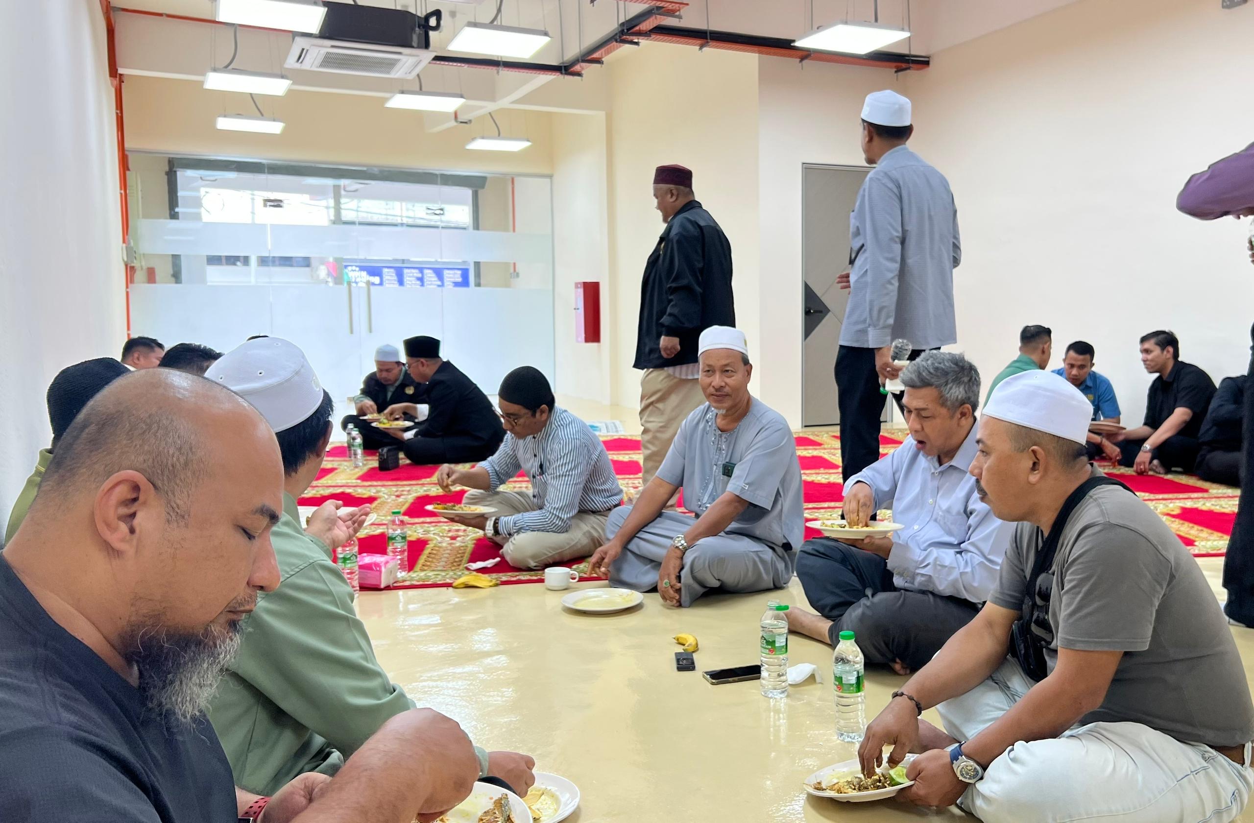 MAJLIS SOLAT HAJAT BANGUNAN STATE DISASTER COMMAND CENTRE
