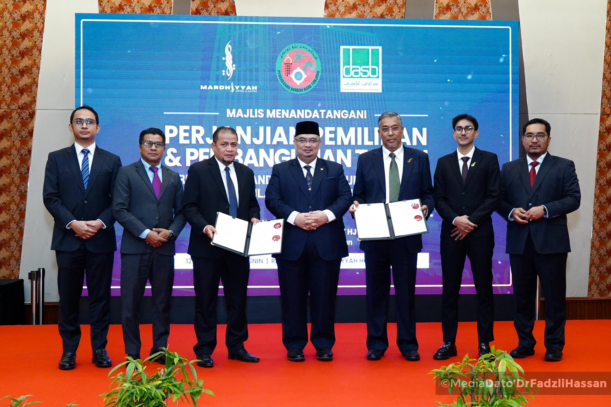 Majlis Menandatangani Perjanjian Pemilikan dan Pembangunan Tanah antara Kumpulan Damai Abadi (KDA) dan Perbadanan Bandar Baru Tunjong (PBBT)