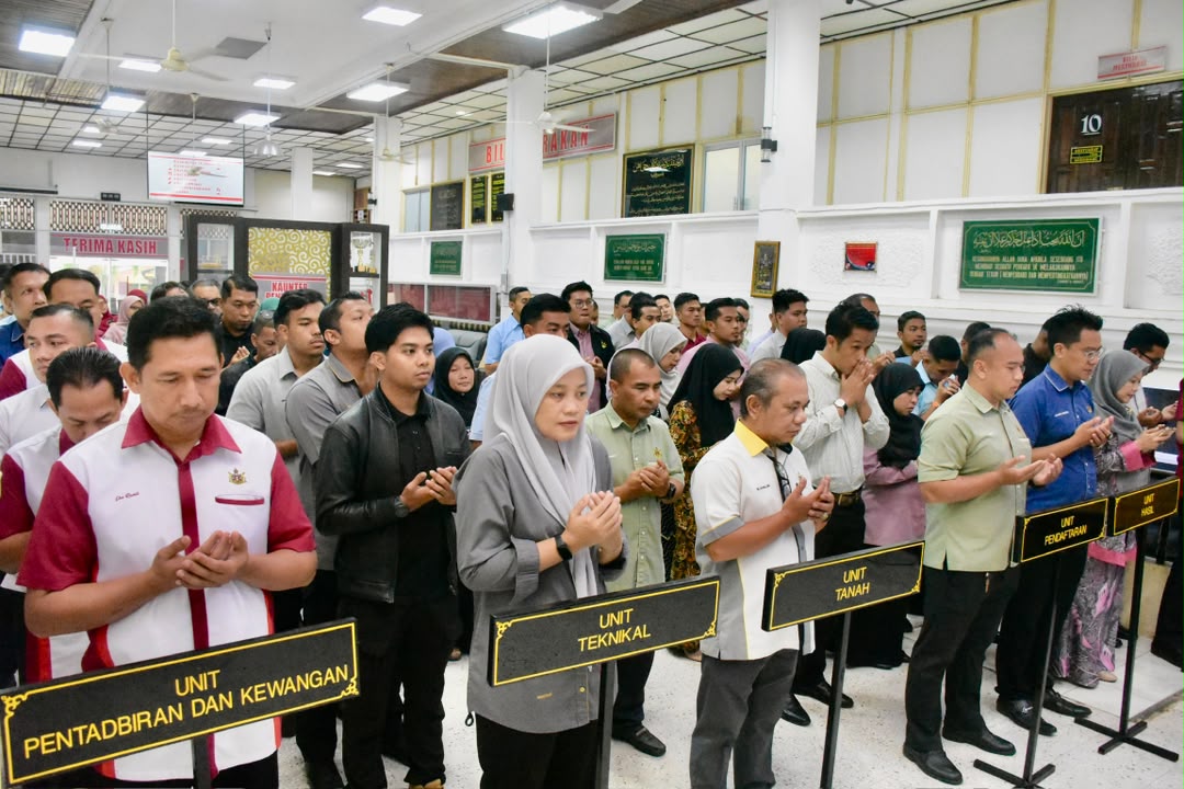 MAJLIS PERHIMPUNAN BULANAN PEGAWAI DAN KAKITANGAN PEJABAT TANAH DAN JAJAHAN PASIR PUTEH BERSAMA TUAN KETUA JAJAHAN