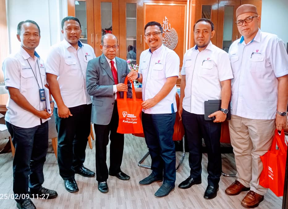 Kunjungan Hormat TNB Neg Kel kpd YABrs Tn Ketua Jajahan Pasir Puteh