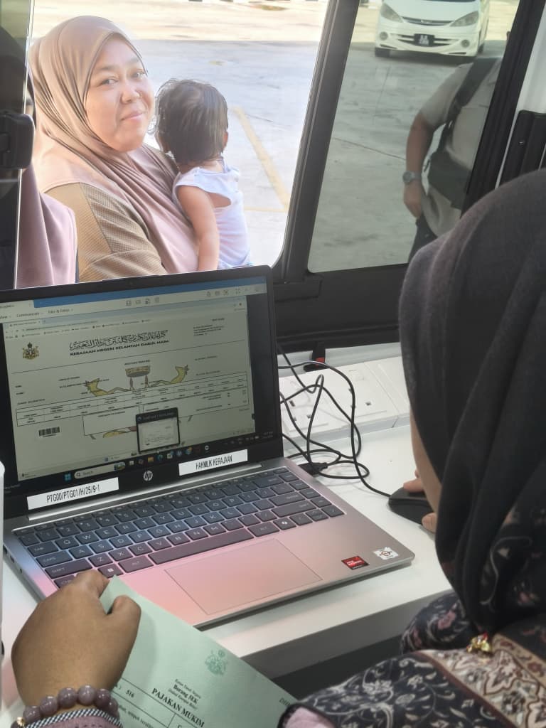 Kutipan Cukai Tanah Luar Pejabat