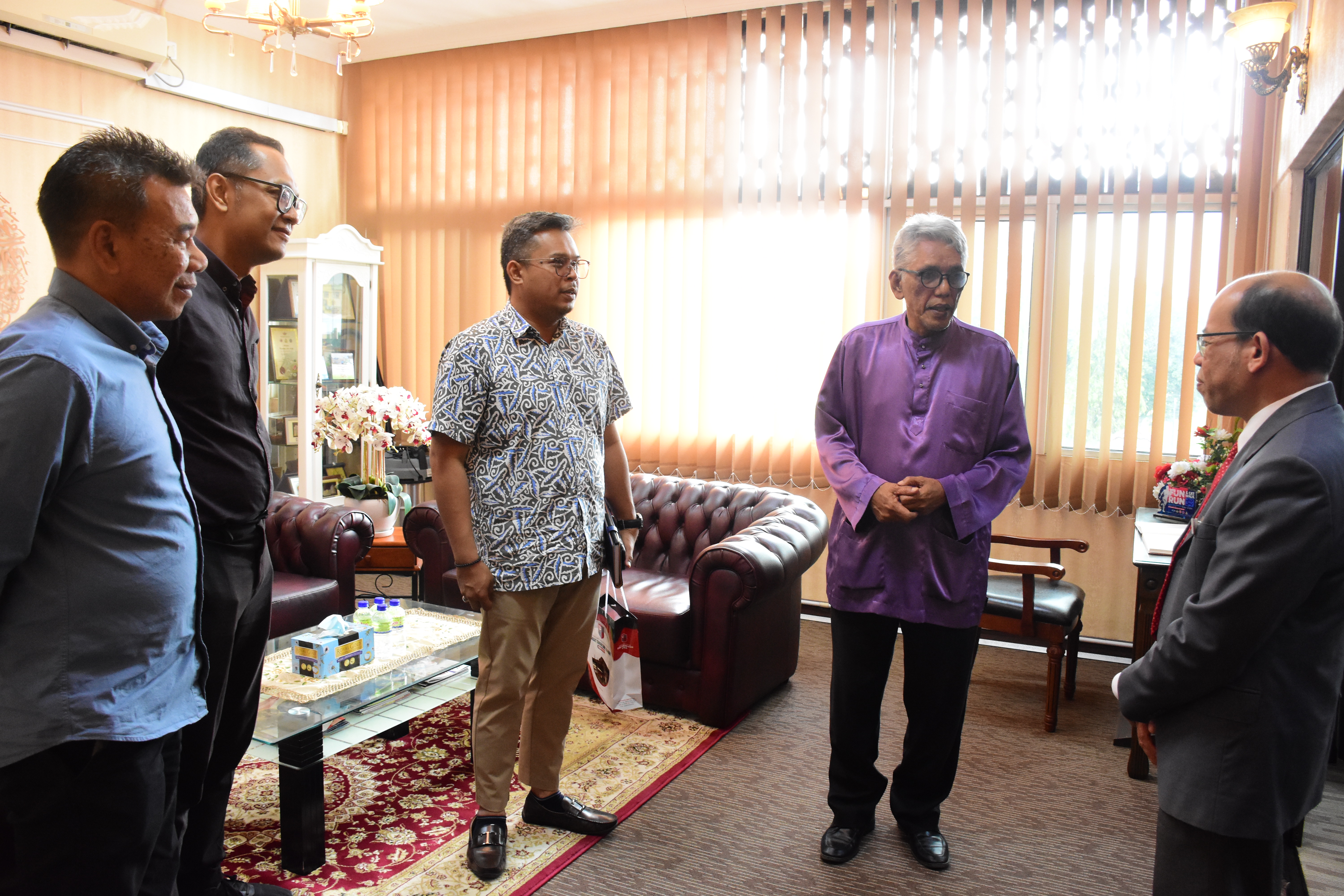 Kunjungan Hormat Ke Pejabat Ketua Jajahan Pasir Puteh oleh Setiausaha Politik kepada YB Dato Seri Menteri Ekonomi