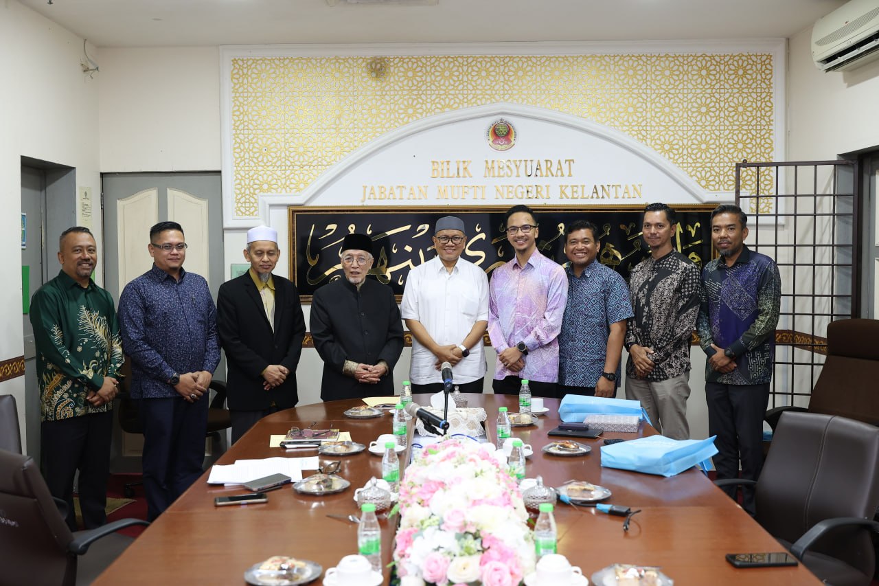 KUNJUNGAN HORMAT KETUA JABATAN  ALQURAN DAN HADITH AKADEMI PENGAJIAN ISLAM UM