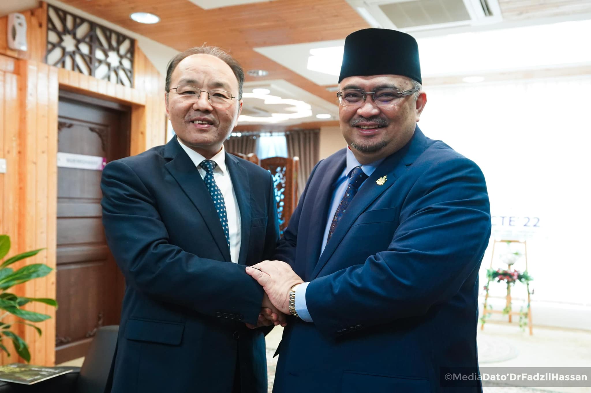 KUNJUNGAN HORMAT DARIPADA TYT OUYANG YUJING DUTA BESAR CHINA KE MALAYSIA