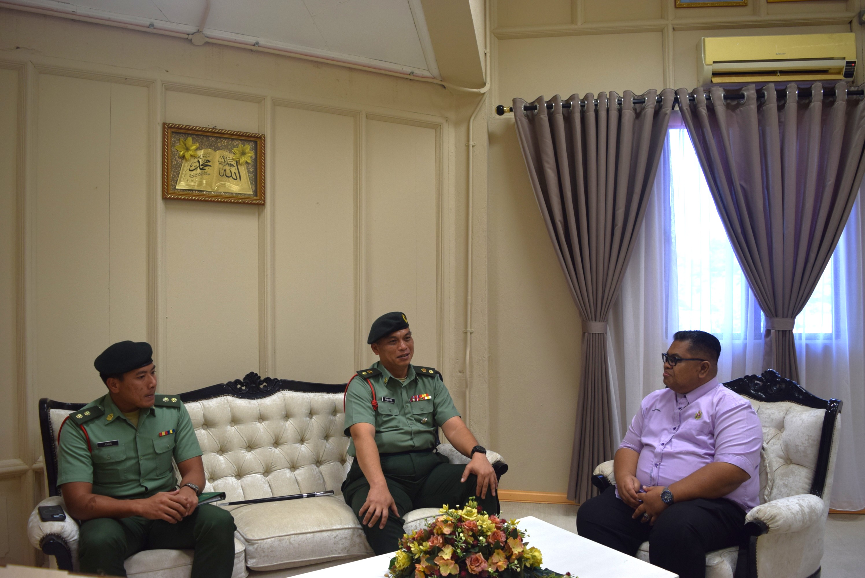 Kunjungan Hormat Pegawai Memerintah Batalion Ke2 Rejimen Sempadan Kem Batu Melintang Jeli Ke Pejabat Tanah Dan Jajahan Jeli