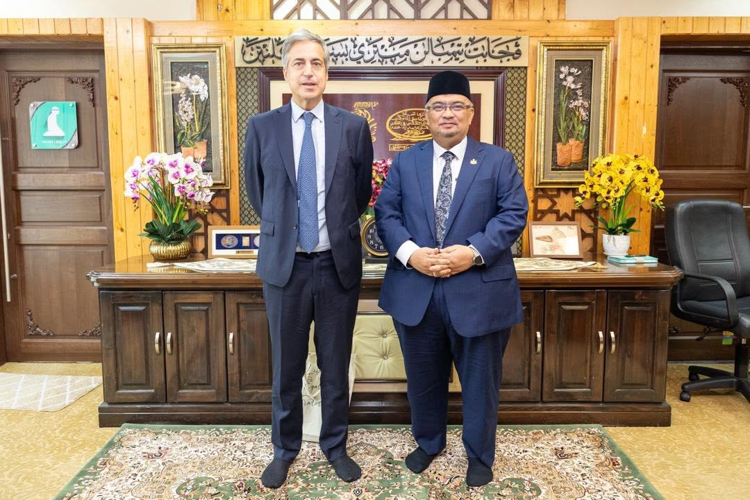 Kunjungan Hormat Daripada TYT Marc Abensour Duta Besar Perancis Ke Malaysia
