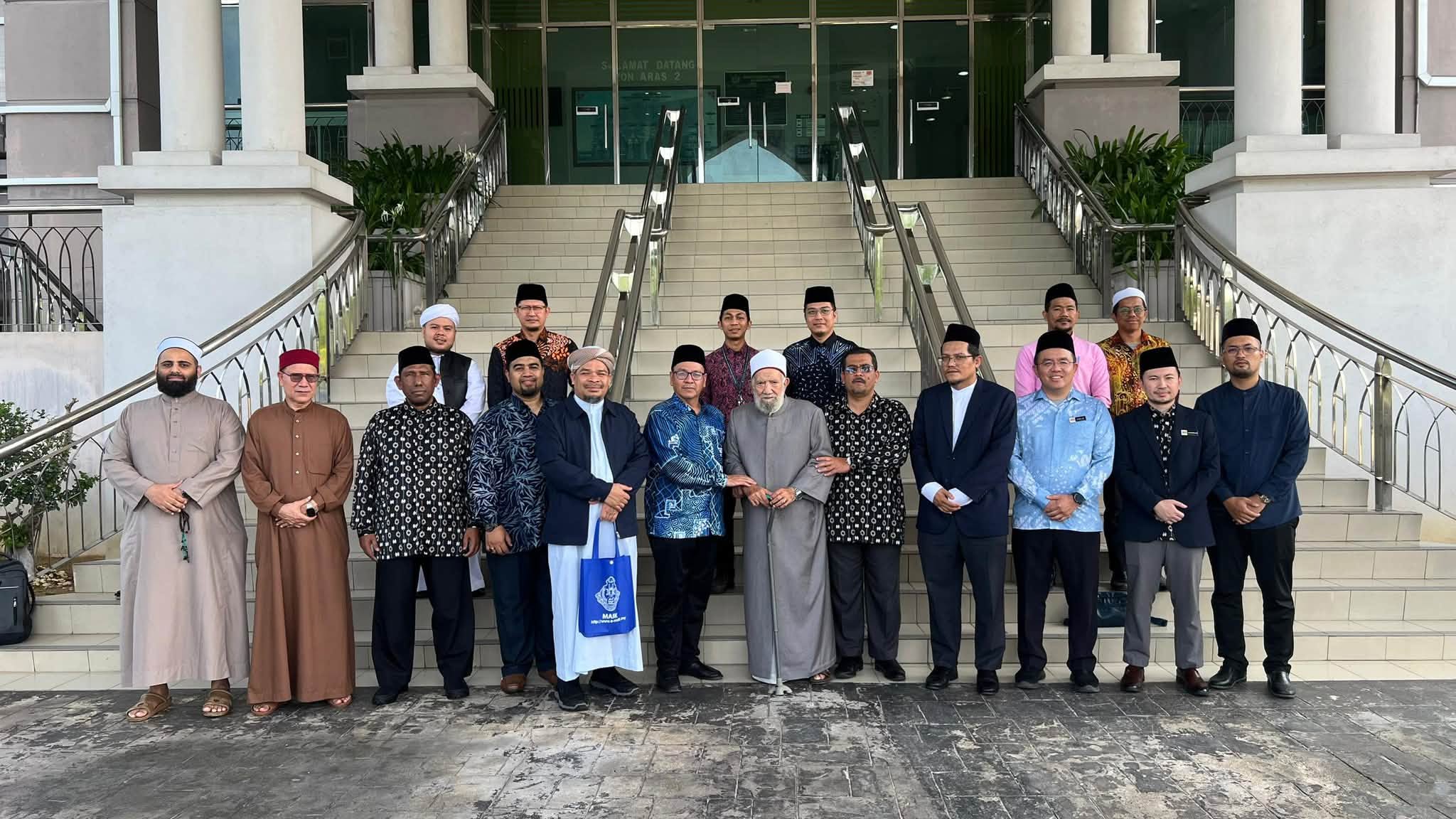 DAURAH KITAB MUGHNI ALMUHTAJ DAN MAJLIS PENGIJAZAHAN SANAD AMMAHKHOSSOH FIQH SYAFIE ATTURATHI 2026