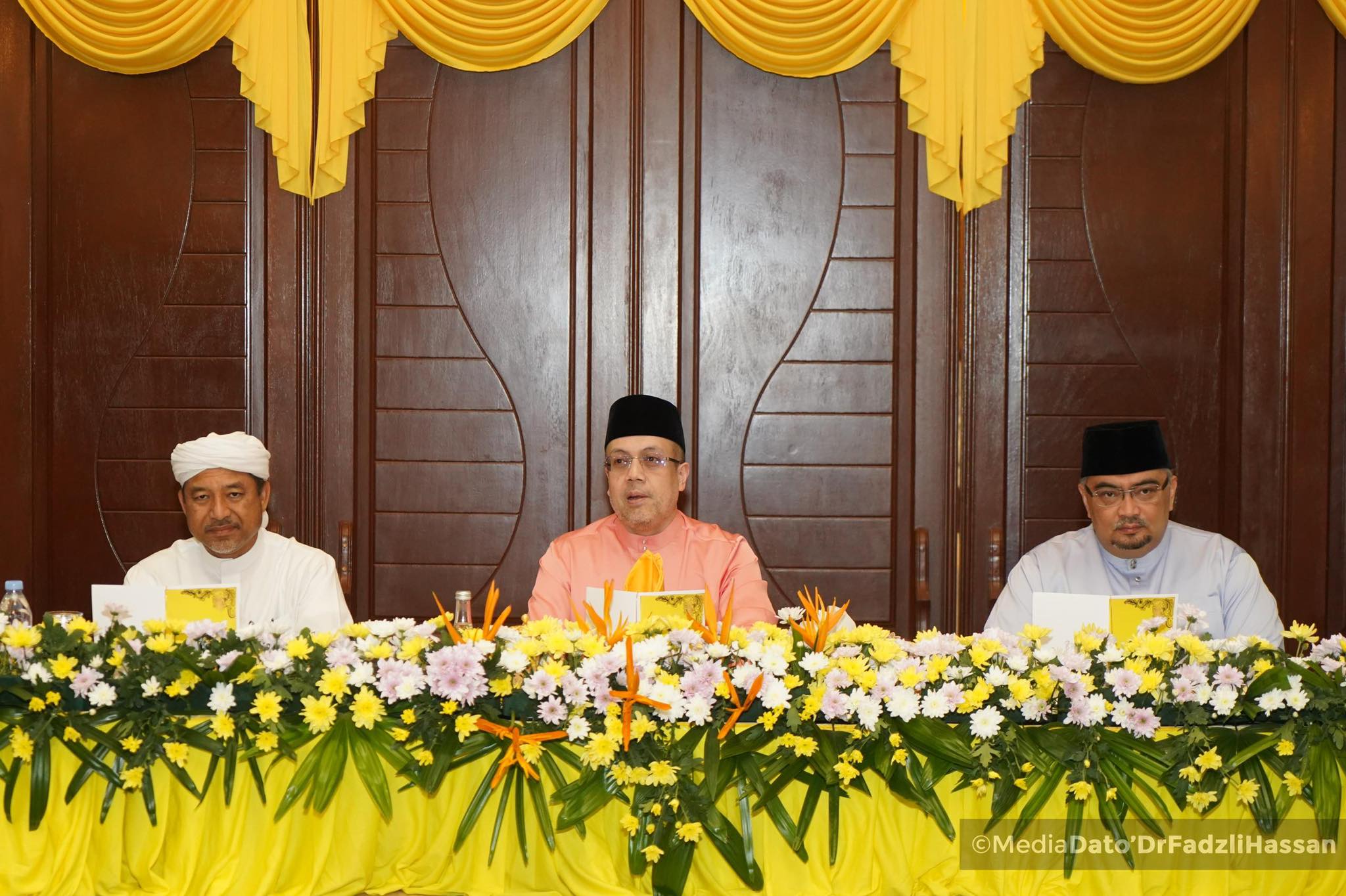 Majlis Berbuka Puasa Kebawah Duli Yang Maha Mulia Sultan Muhammad V dan Yang Teramat Mulia Tengku Mahkota Kelantan bersama Rakyat Jelata serta Pengurniaan Zakat