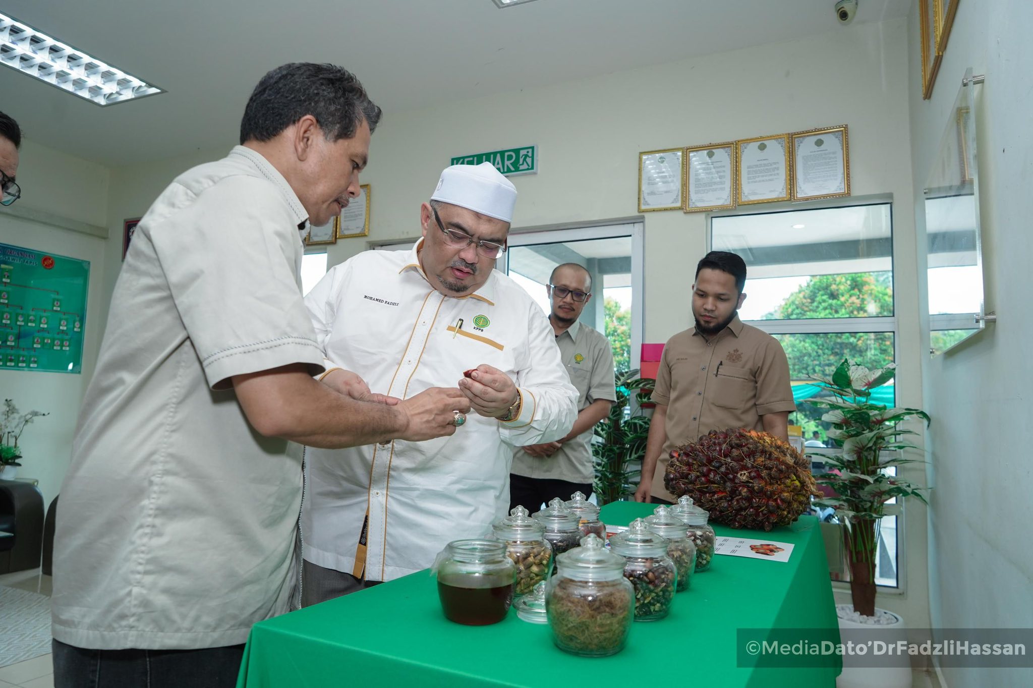 Majlis Perasmian Tapak Kompleks Pengurusan Ladang Tapis dan Masjid serta Pelancaran Mesin EFB Press di Kilang Sawit Tapis Jeli