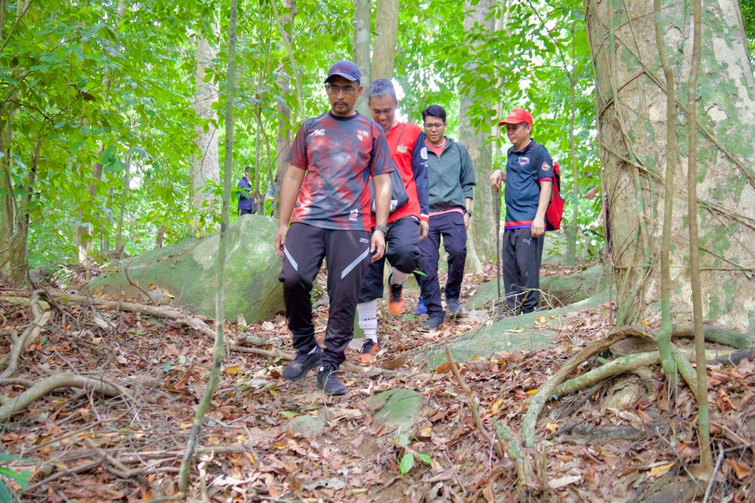 PROGRAM HIKING BERSAMA KETUA JAJAHAN PASIR PUTEH ANJURAN BERSAMA PERKUMPULAN PEREMPUAN PASIR PUTEH DAN KELAB BERKESAN PTJPP SERTA PUSPANITA SRI PASIR PUTEH