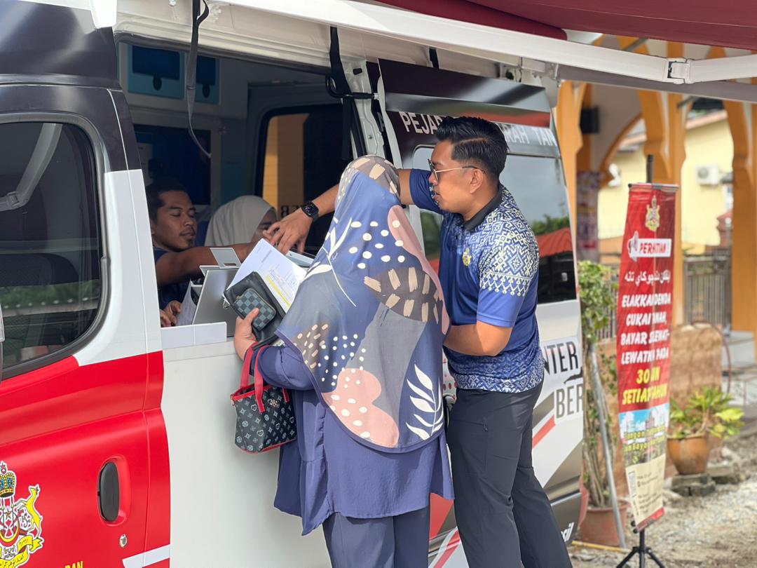 Kutipan Cukai Tanah Luar Pejabat