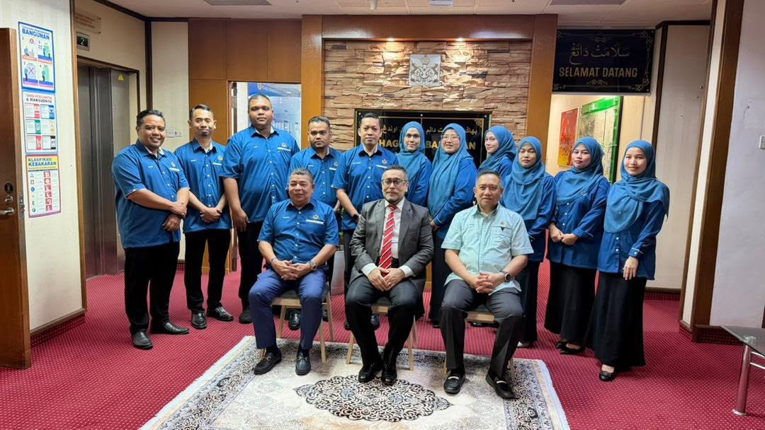 KUNJUNGAN HORMAT YBM TENGKU KAYA PERKASA SETIAUSAHA KERAJAAN KELANTAN KE BAHAGIAN AUDIT DALAM