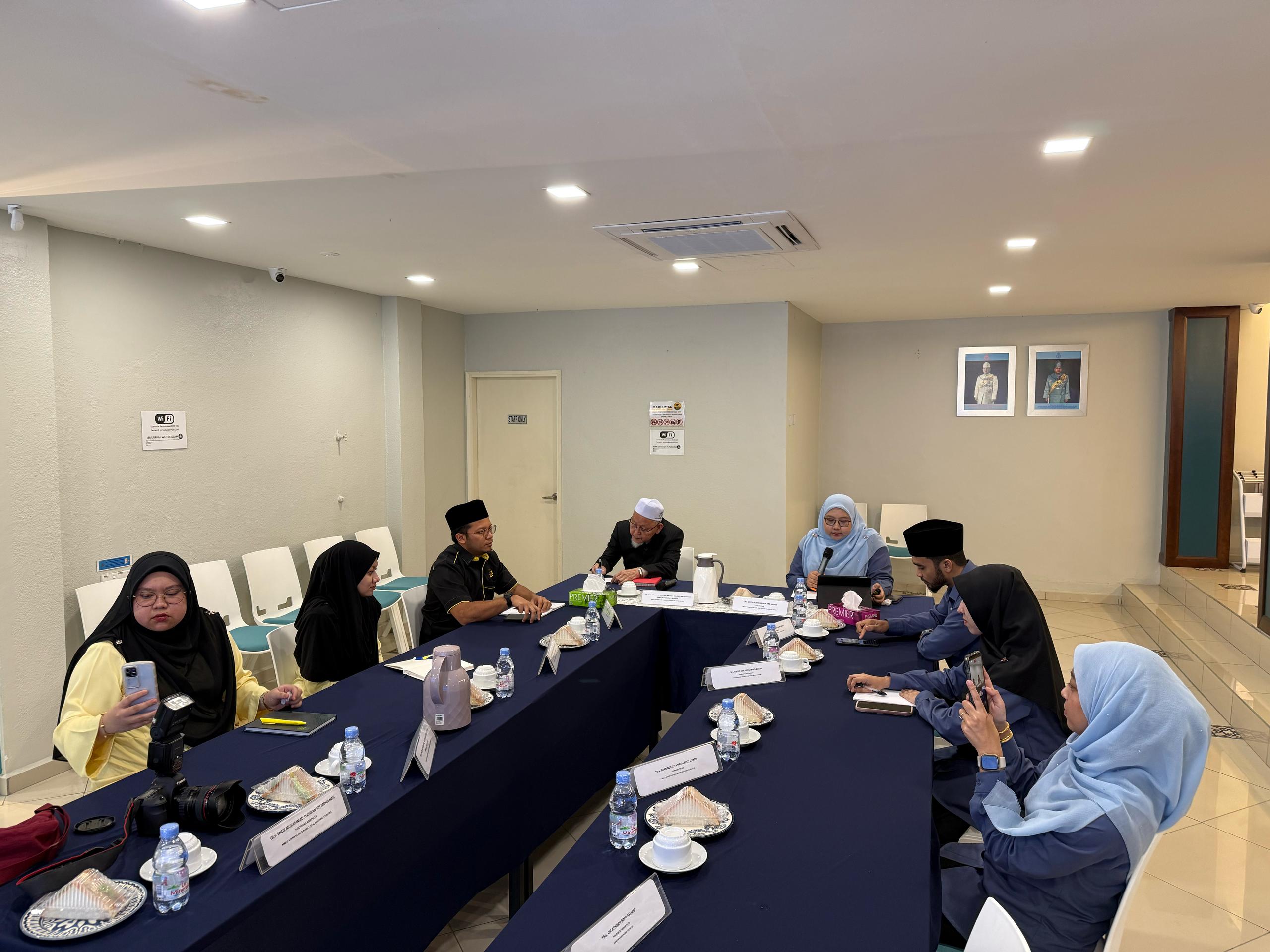 LAWATAN KE PERPUSTAKAAN MAIK