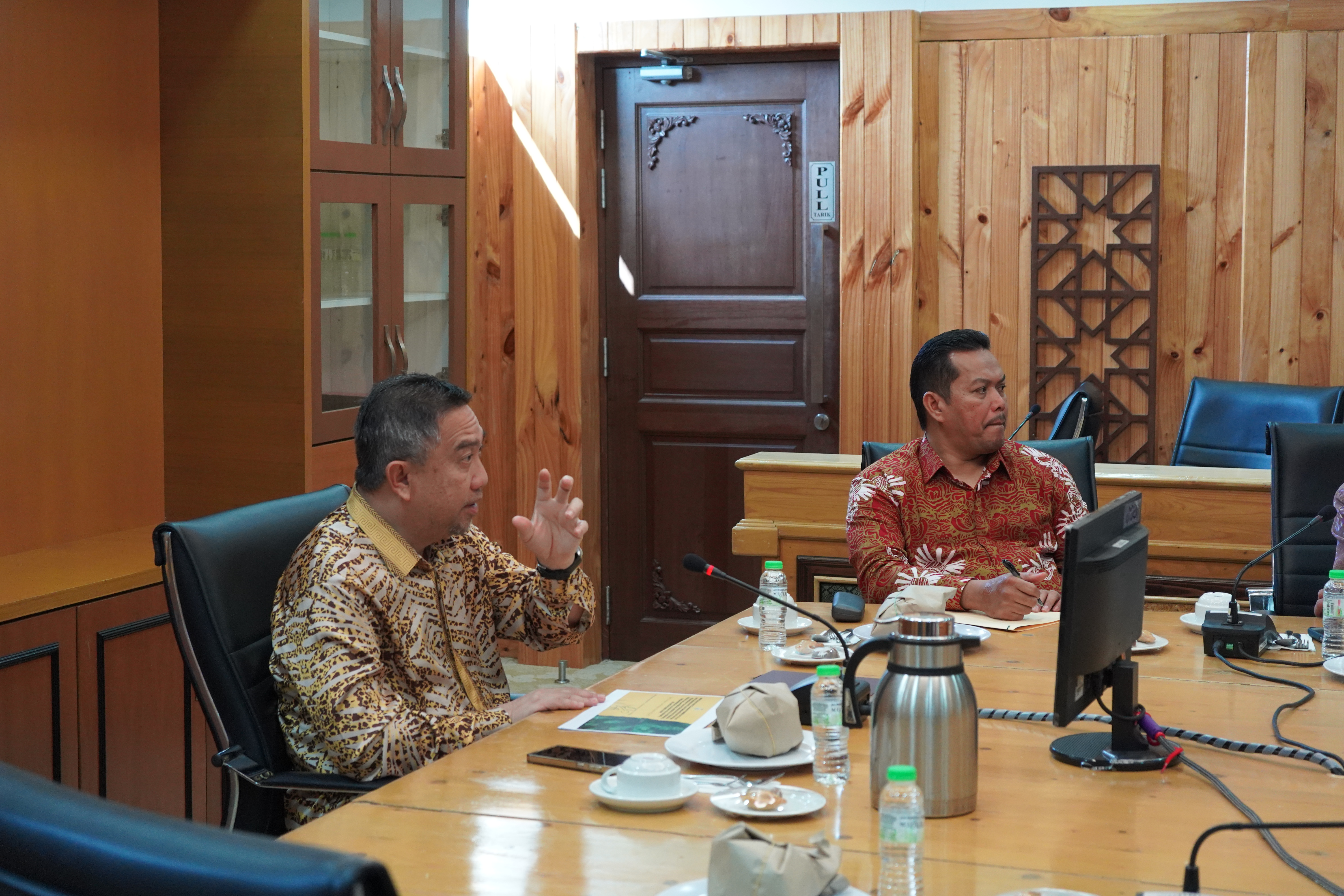 MESYUARAT PENYELARASAN BAGI PEMBINAAN JALAN BAGI PROJEK PEMBANGUNAN BANDAR PERANGINAN TANAH TINGGI DI GUNUNG CHAMAH MUKIM ULU NENGGIRI DAERAH BERTAM JAJAHAN GUA MUSANG KELANTAN