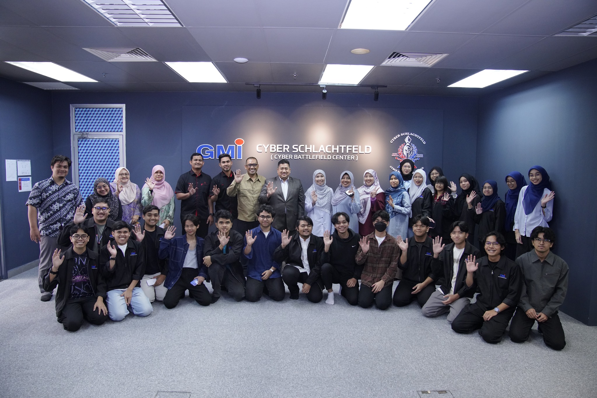 Kunjung hormat Yayasan Kelantan Darulnaim YAKIN ke City University Malaysia