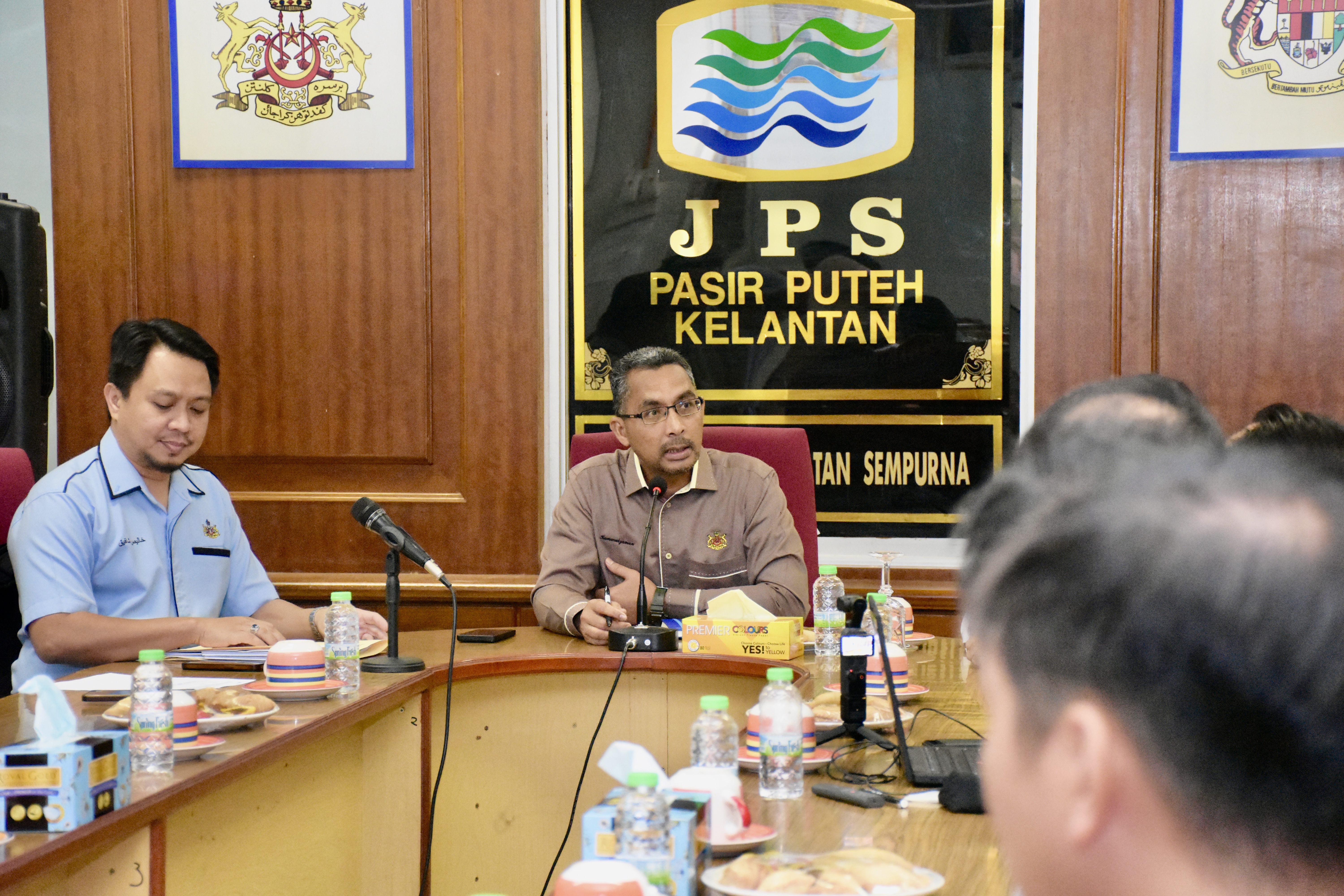 LAWATAN YABRS KETUA JAJAHAN KE AGENSI KERAJAAN JABATAN PENGAIRAN DAN SALIRAN JPS JAJAHAN PASIR PUTEH DAN MESYUARAT PEMANTAUAN PROJEK ECRL DI JAJAHAN PASIR PUTEH BERSAMA PIHAK MRLCCCECRLJPS NEGERI SERTA JPS JAJAHAN