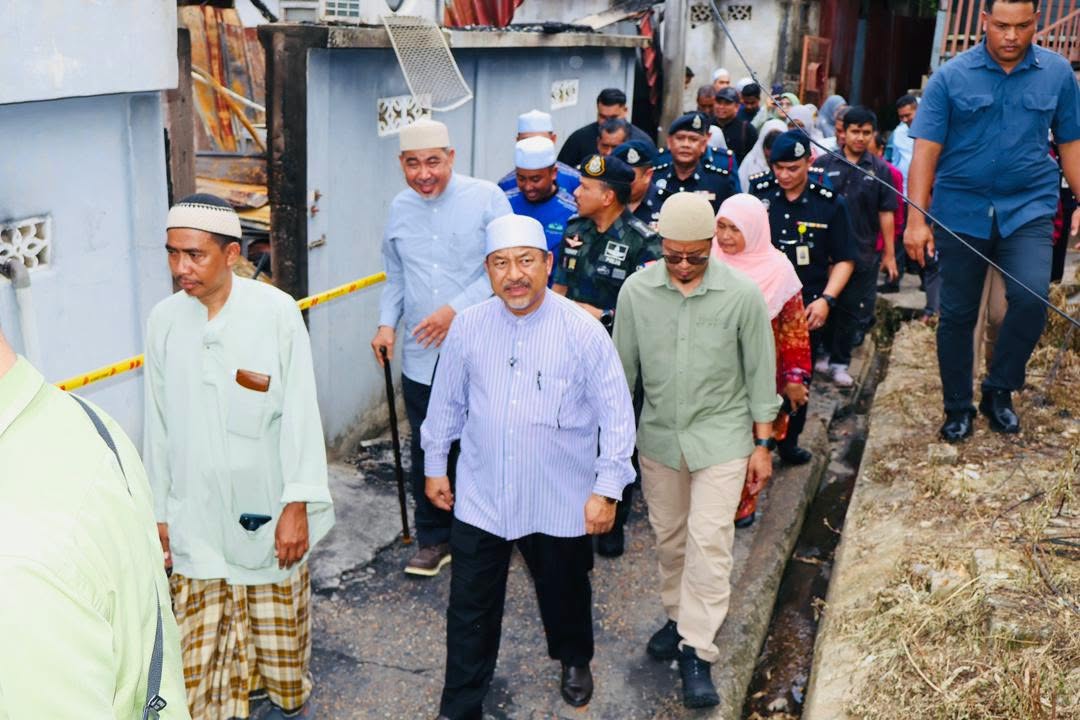 Lawatan Menteri Besar Kelantan YAB Dato Panglima Perang Ke Lokasi Kebakaran Di Kampung Gok Kapor Kota Bharu